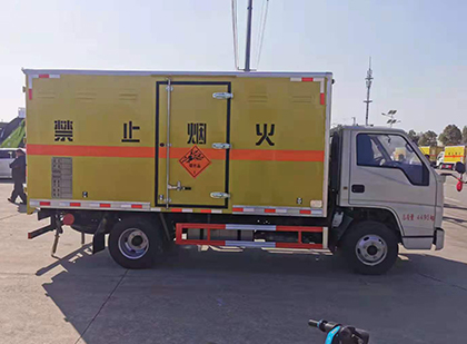 临漳爆破器材运输车工人安全操作规范与智能技术保障